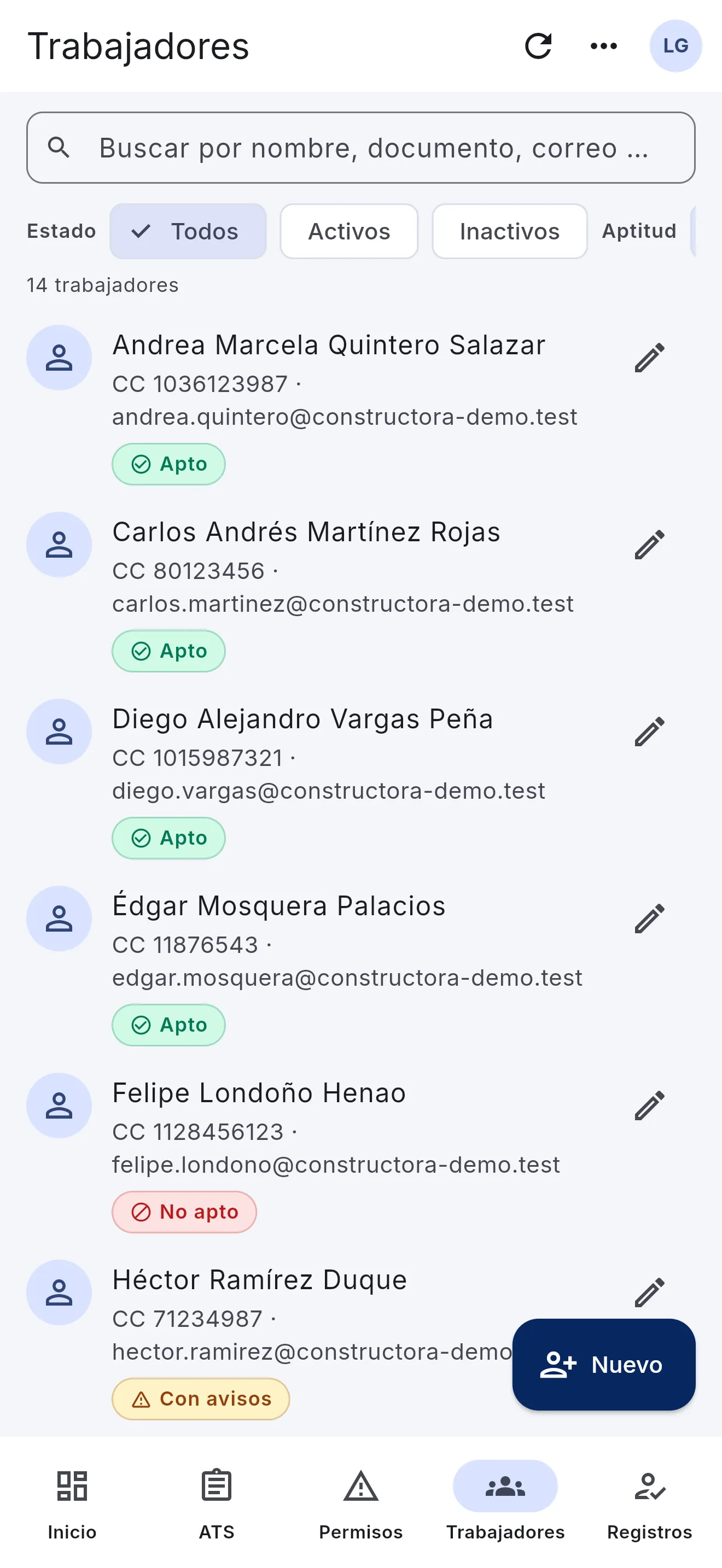Tabla de trabajadores con documento, empresa, cargo, aptitud y estado, en el celular